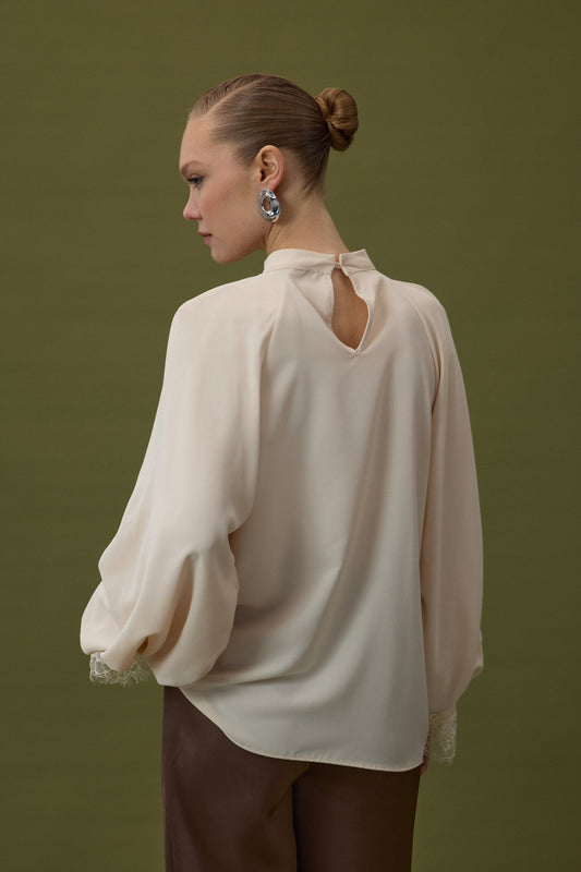 beige Satin blouse with dantel