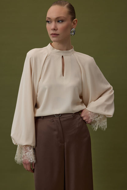 beige Satin blouse with dantel