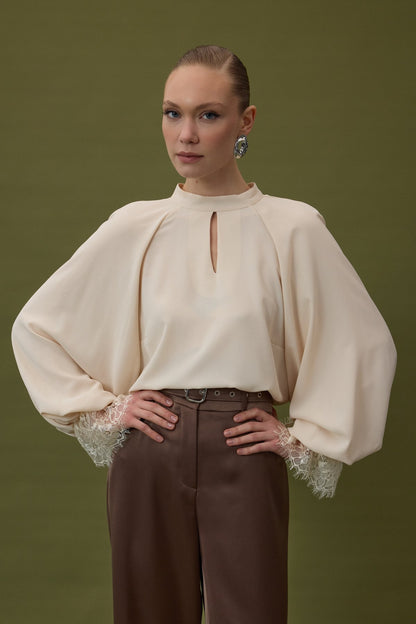 beige Satin blouse with dantel